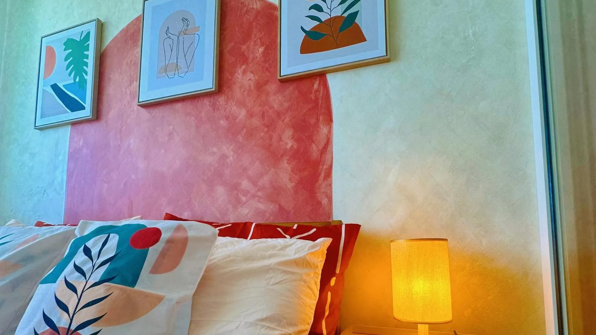 Arya'S Staycation - Azure Paranaque City 0*,  Philippines